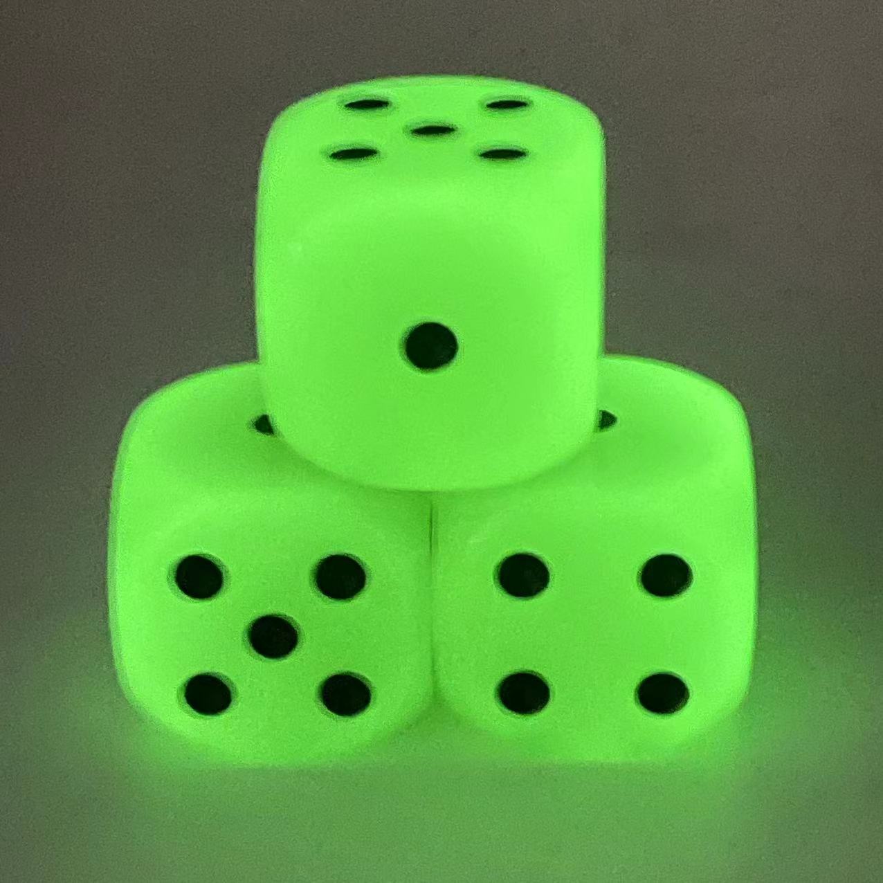 3-Pack 30mm D6  Glow in The Da - Board Game Yahtzee recension och pris