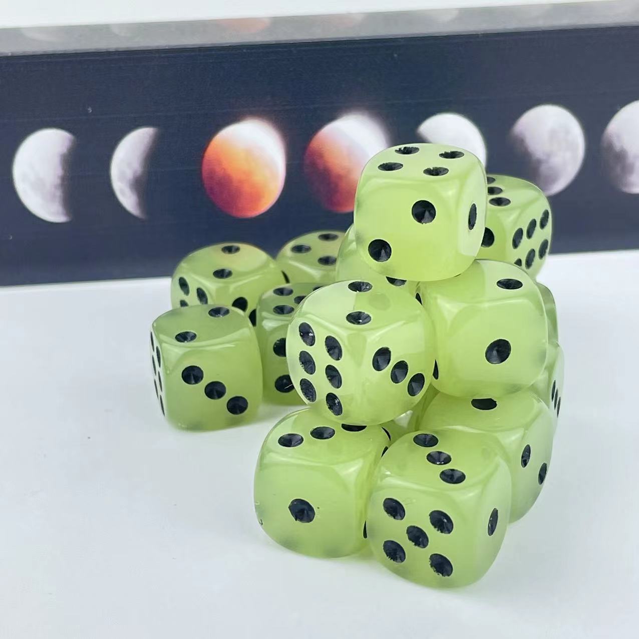 10 Pack 14mm D6 Six Sided Glow - Board Game Yahtzee recension och pris