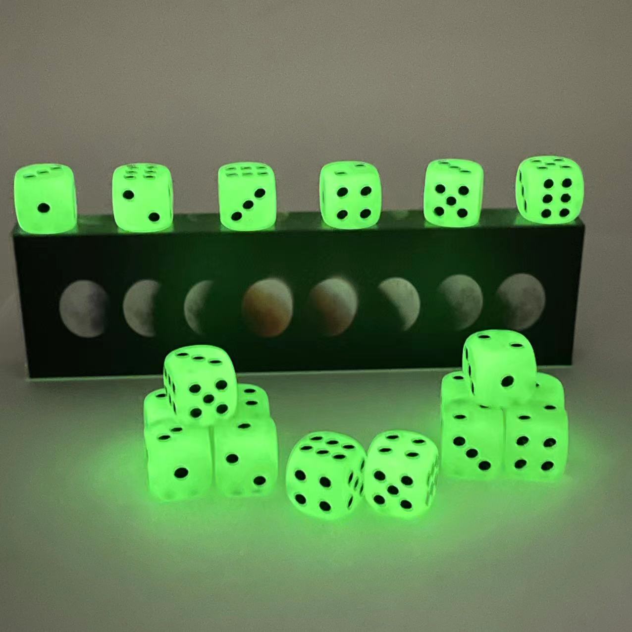 10 Pack 14mm D6 Six Sided Glow - Board Game Yahtzee recension och pris